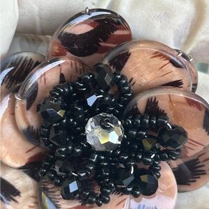 Elegant Black and Brown Floraring